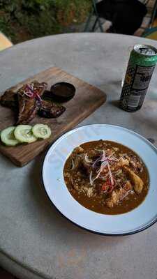 Jollypit Bar & Grill