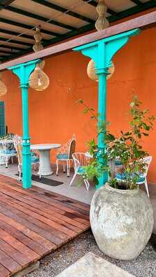 Jollypit Bar & Grill