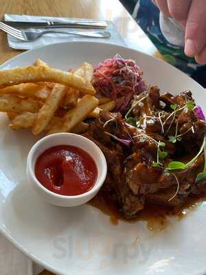 Alpha Street Kitchen & Bar