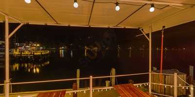 Perky's - Floating Bar Queenstown