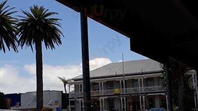 Harbour View Hotel Bar And Restaurant