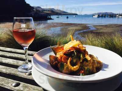 Carey's Bay Historic Hotel