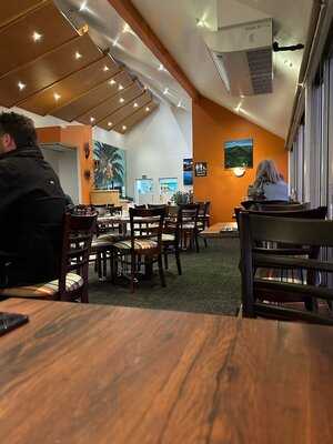 Tides Bar And Eatery