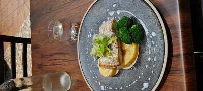 Tides Bar And Eatery