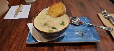 Tides Bar And Eatery