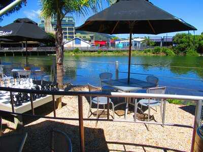 Tides Bar And Eatery