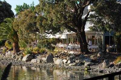 Tides Bar And Eatery