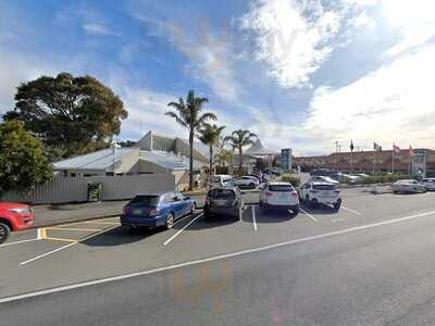 Tides Bar And Eatery