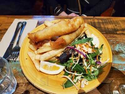 Smugglers Pub And Cafe