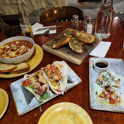 Smugglers Pub And Cafe