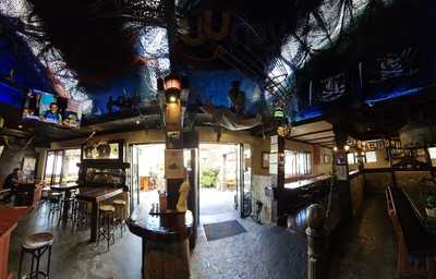 Smugglers Pub And Cafe