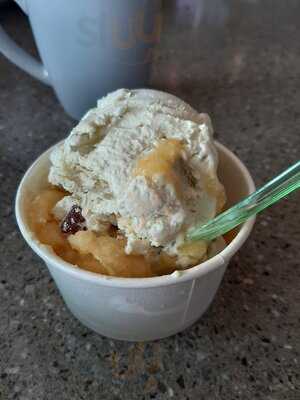 Berries Cafe & Organic Ice Creamery