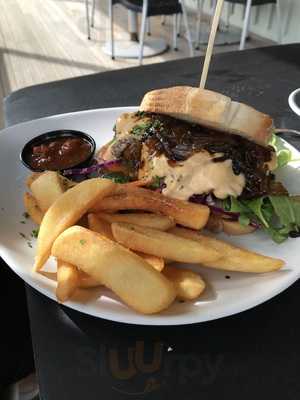 Berries Cafe & Organic Ice Creamery