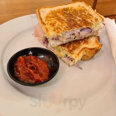 Berries Cafe & Organic Ice Creamery