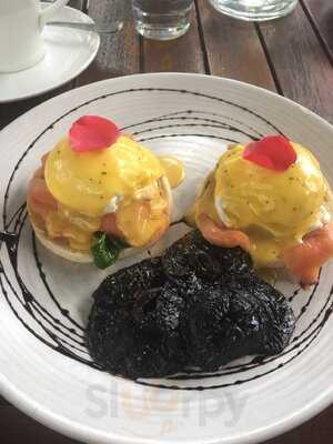 Willow Cafe & Eatery