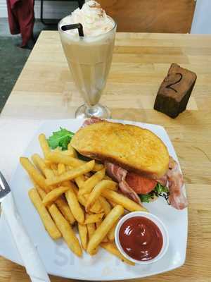 Four Doors Down Cafe