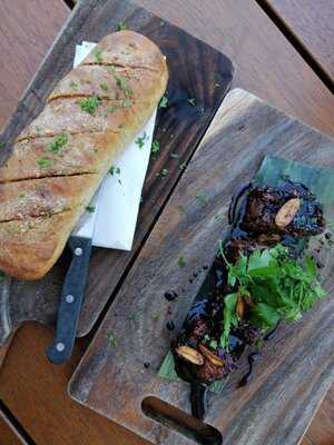 Flames On 40 Restaurant Bar