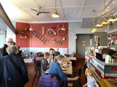 Deli On The Corner Cafe