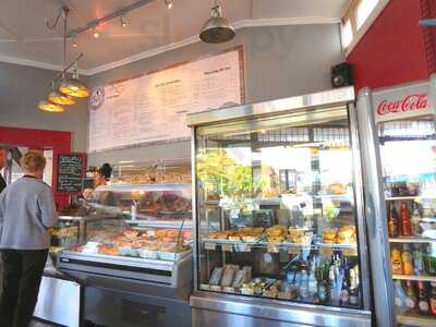 Deli On The Corner Cafe