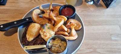 Foundation Bar Kitchen Lounge