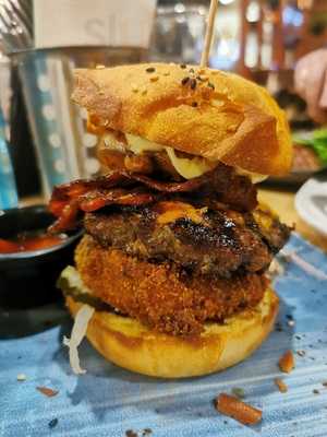 Foundation Bar Kitchen Lounge