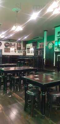 Hennessy's Irish Bar