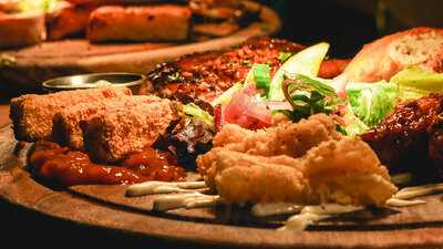 Iguana Bar & Restaurant