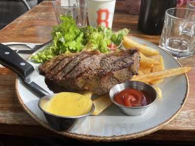 Iguana Bar & Restaurant