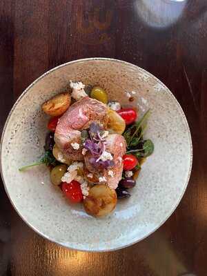 Luna Bar & Restaurant