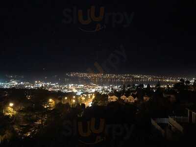 Luna Bar & Restaurant