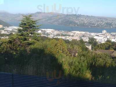 Luna Bar & Restaurant