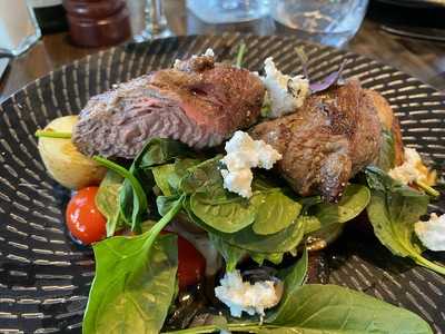 Luna Bar & Restaurant