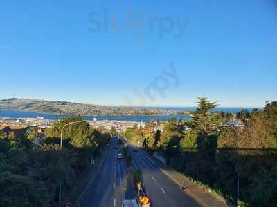 Luna Bar & Restaurant