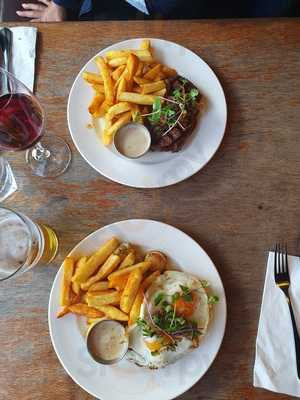 Brazz Steakhouse & Bar