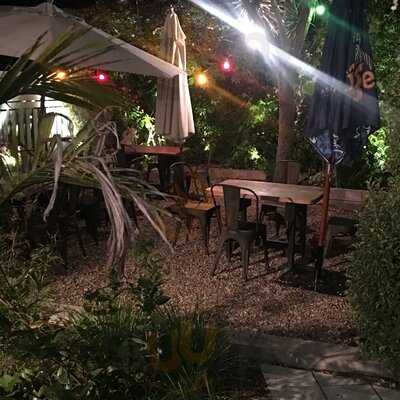 The Middle Restaurant & Bar