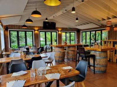 The Middle Restaurant & Bar