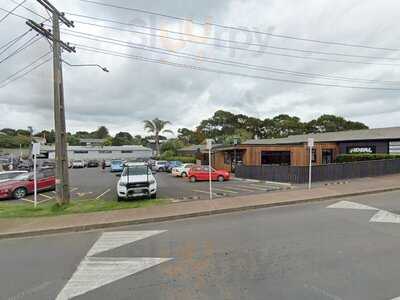 The Middle Restaurant & Bar