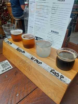 Brew / Craft Beer Pub