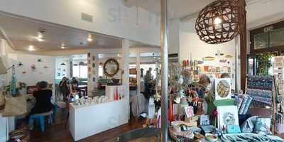 Red Art Gallery Cafe