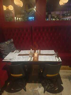 Dillinger's Brasserie & Bar