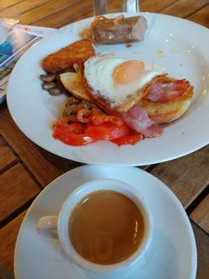 Adam & Eves Bakery & Bar