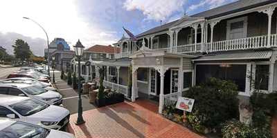 Duke's Bar & Restaurant