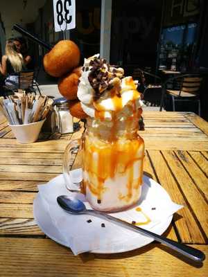 Headquarters Cafe & Bar