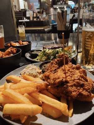 1876 Bar And Restaurant