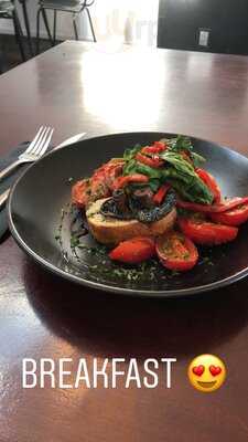 Squires Pub & Cafe Ltd