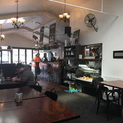 Squires Pub & Cafe Ltd