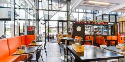 Karaka Cafe & Summer Bar