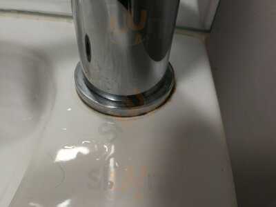 Tozzetti Nelson Cafe, Bar & Restaurant