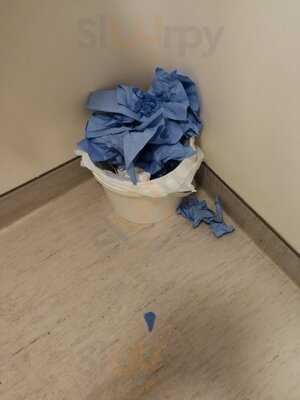 Tozzetti Nelson Cafe, Bar & Restaurant