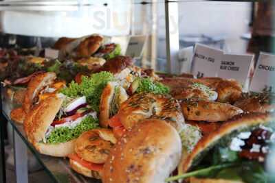 Tozzetti Nelson Cafe, Bar & Restaurant